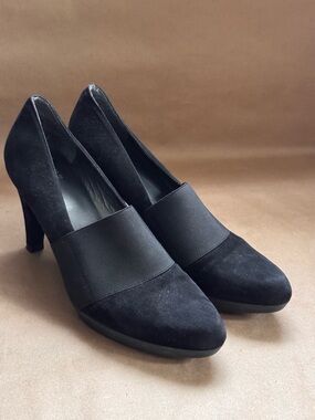 Stuart Weitzman Bando Black Suede Platform Pump. Size 9